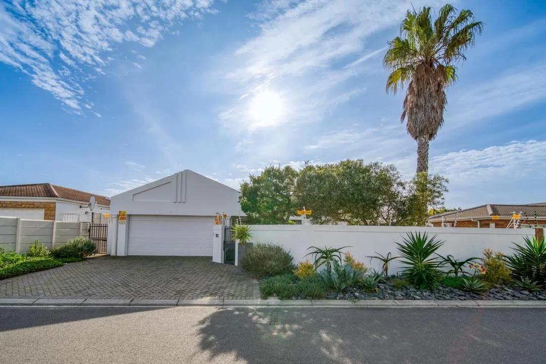 4 Bedroom House for sale in West Beach