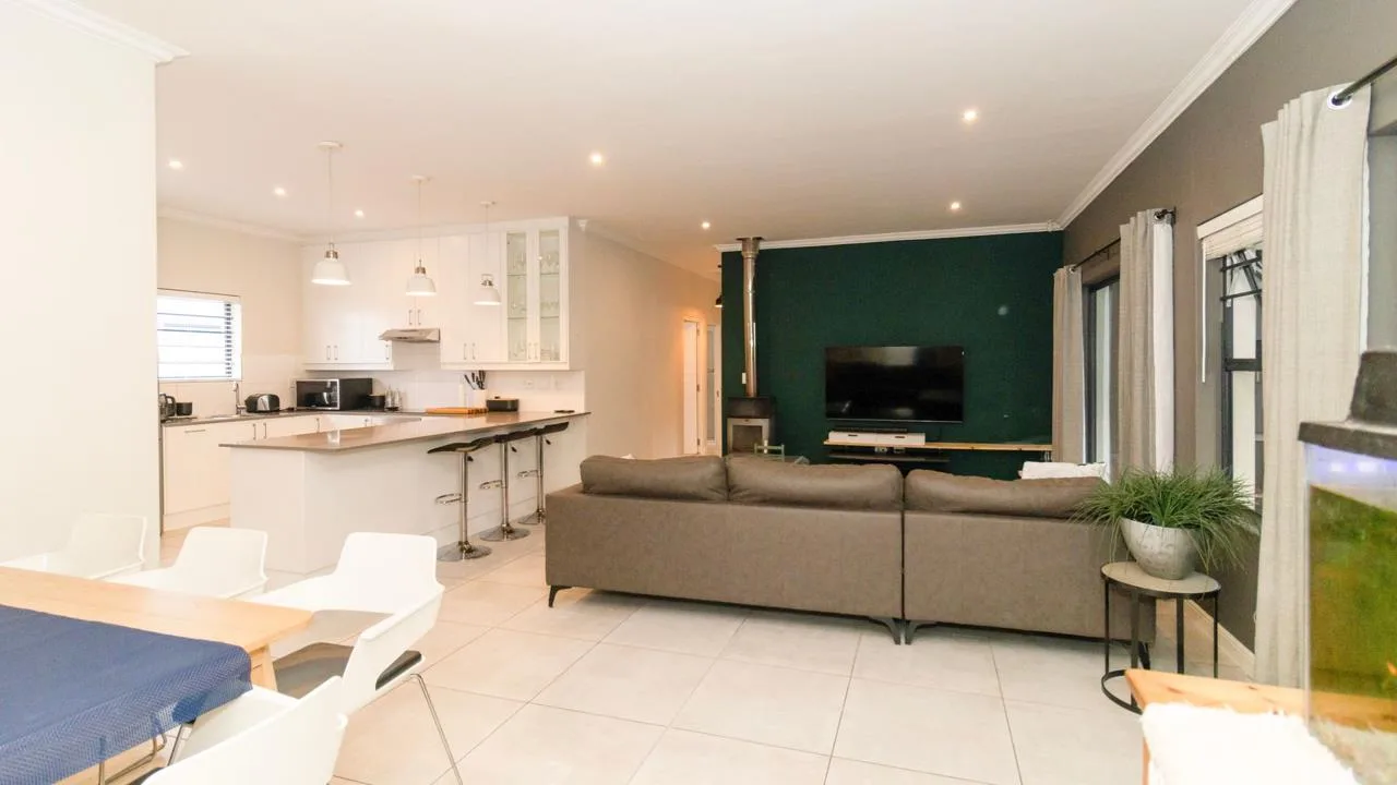 3 Bedroom House for sale in Sunningdale