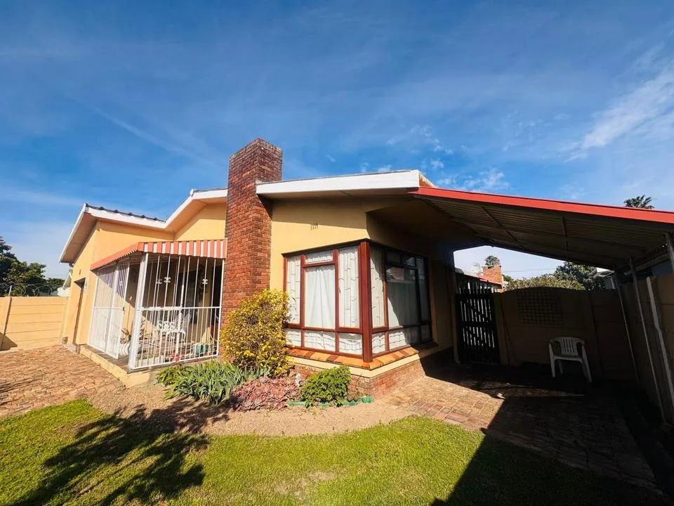 4 Bedroom House for sale in Van Der Stel