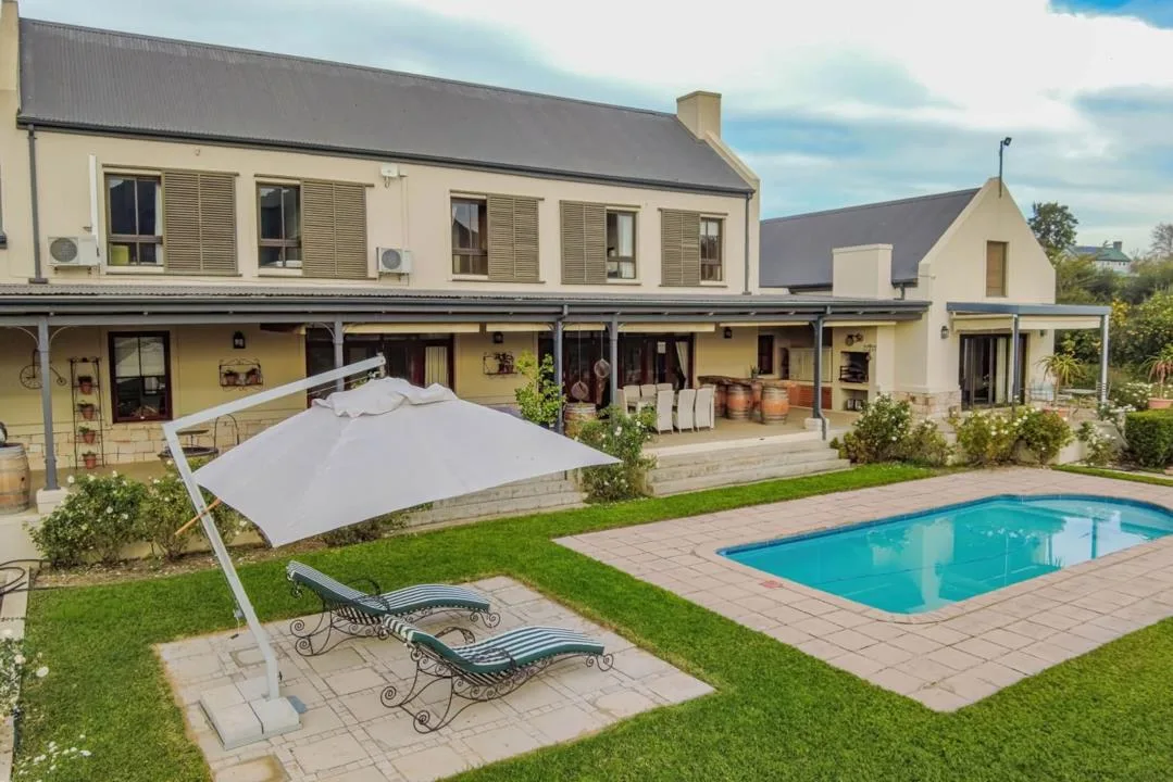 6 Bedroom House for sale in Riebeek Kasteel