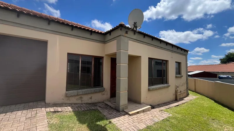 3 Bedroom House for sale in Jackaroo Park