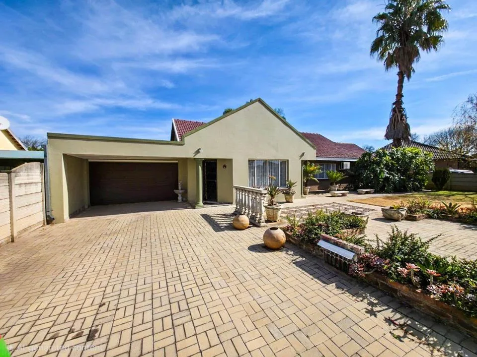 3 Bedroom House for sale in Stilfontein Ext 4