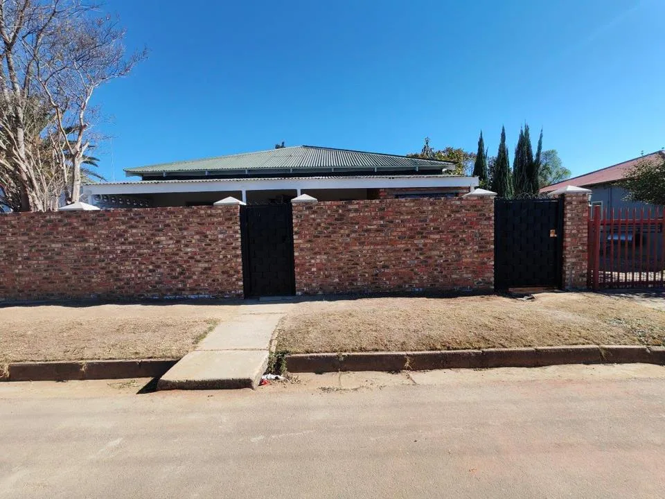 5 Bedroom House for sale in Parys