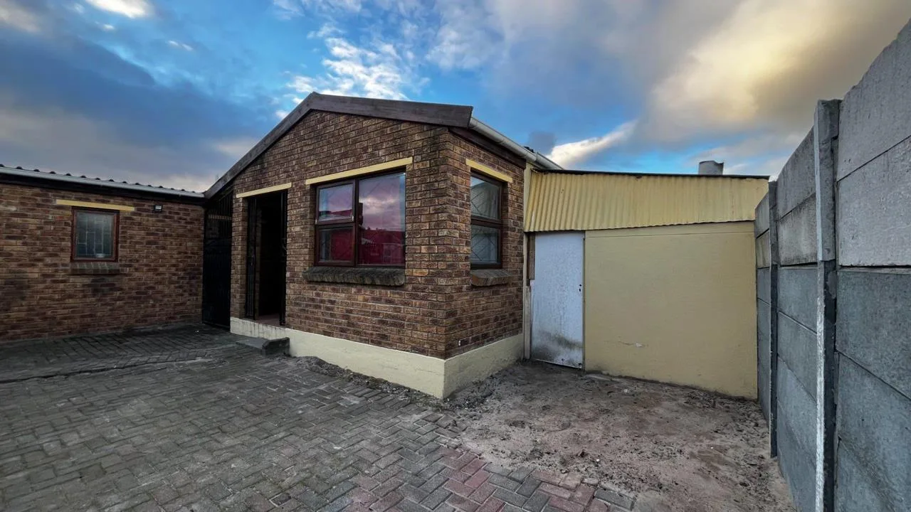 3 Bedroom House for sale in Belhar