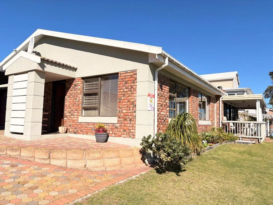3 Bedroom House for sale in Reebok