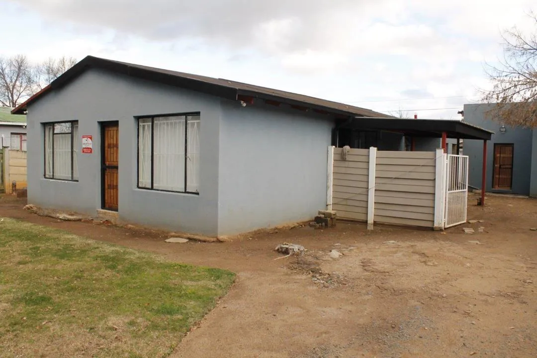 9 Bedroom House for sale in Brandwag