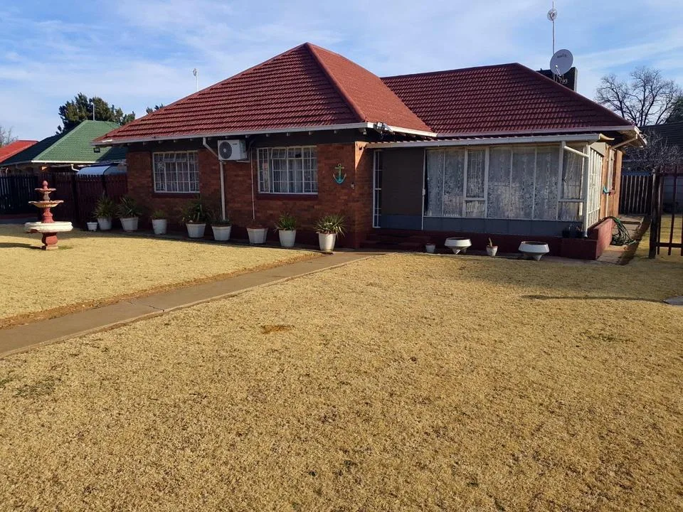 3 Bedroom House for sale in Vierfontein
