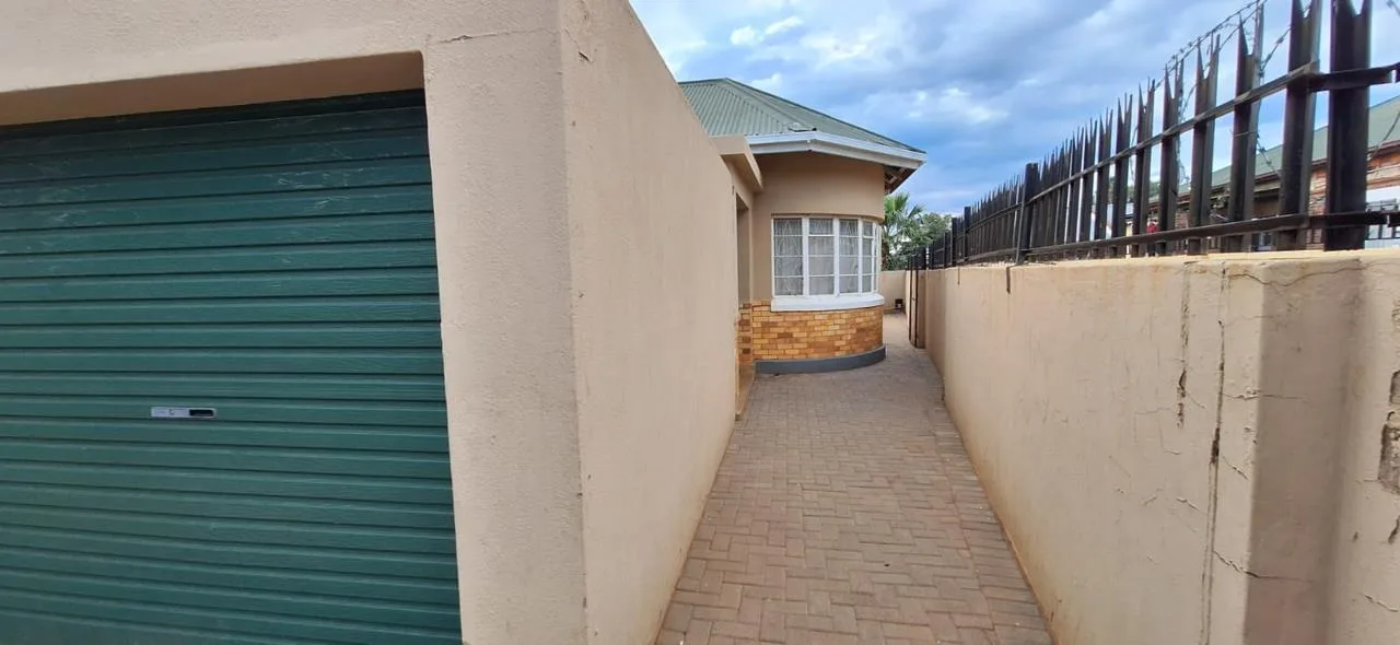 2 Bedroom House for sale in Diamant Park
