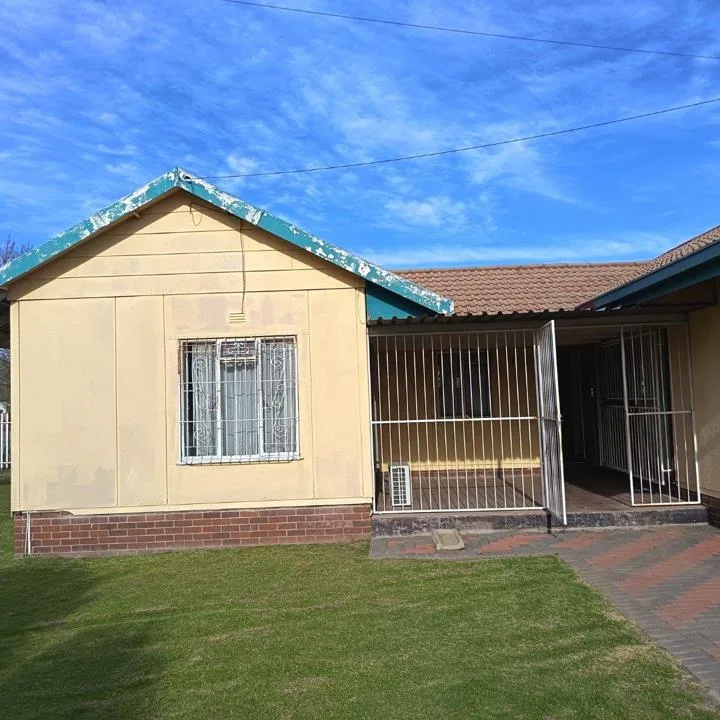 3 Bedroom House for sale in Ross Kent North