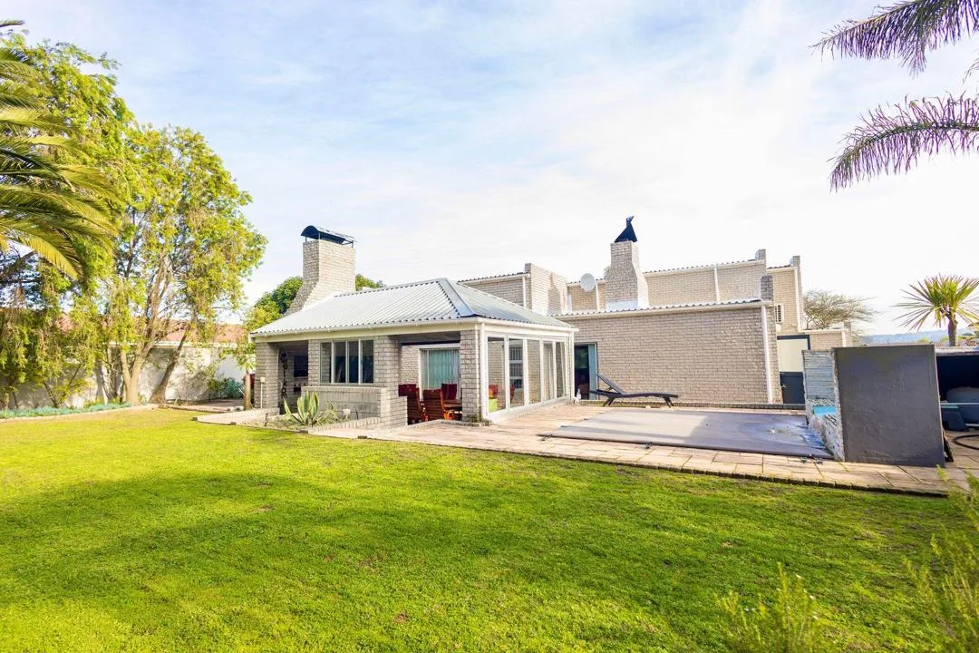4 Bedroom House for sale in Sonstraal Heights