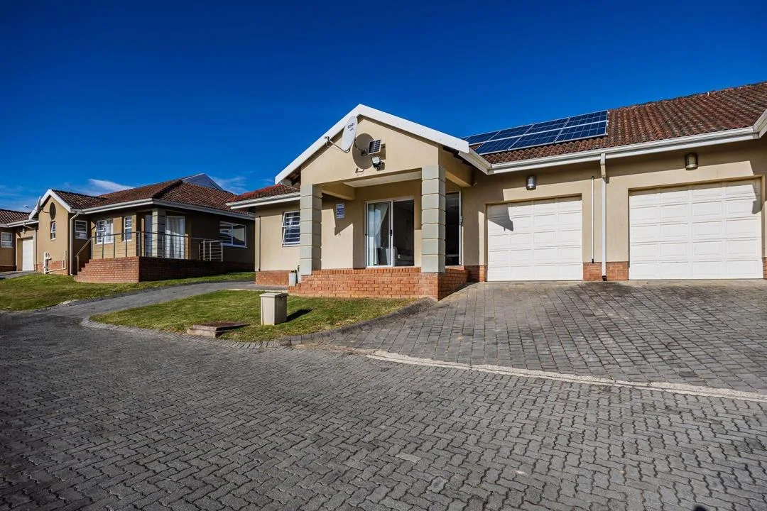 2 Bedroom Townhouse for sale in Beacon Bay