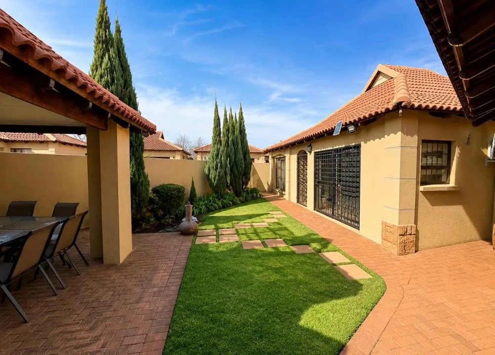 2 Bedroom Townhouse for sale in Van Der Hoff Park