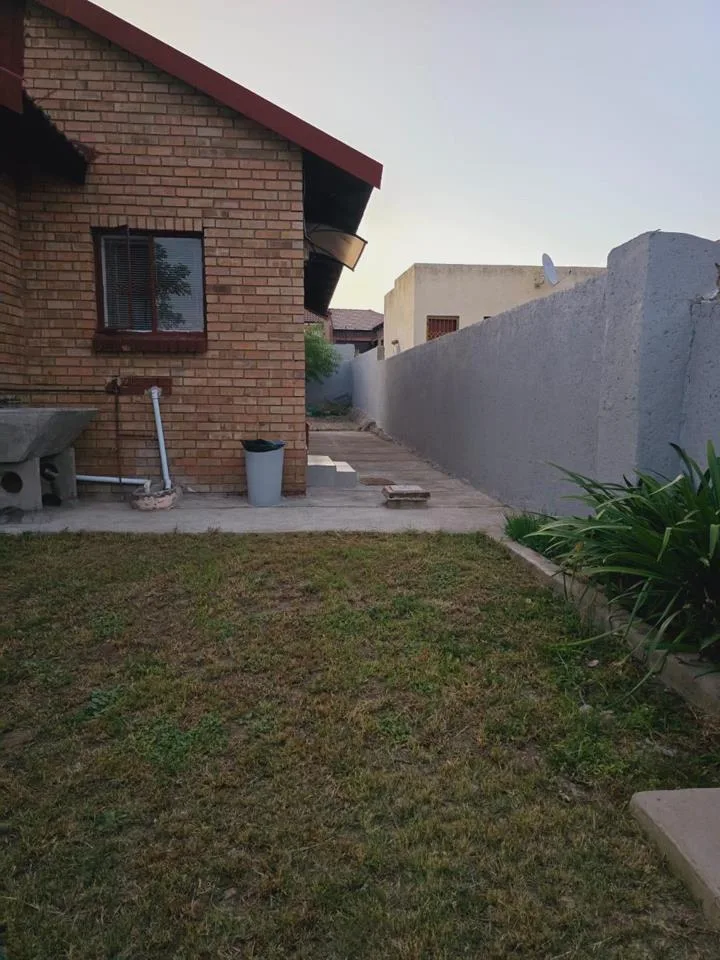 3 Bedroom House for sale in Emdo Park