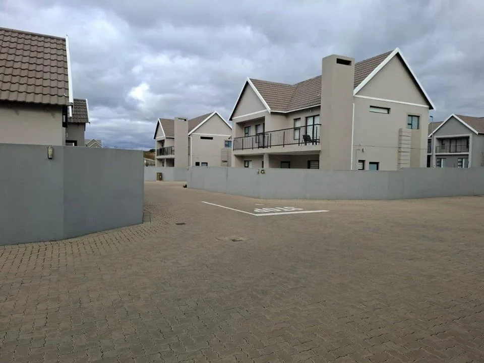 4 Bedroom Townhouse for sale in Oakland Estate