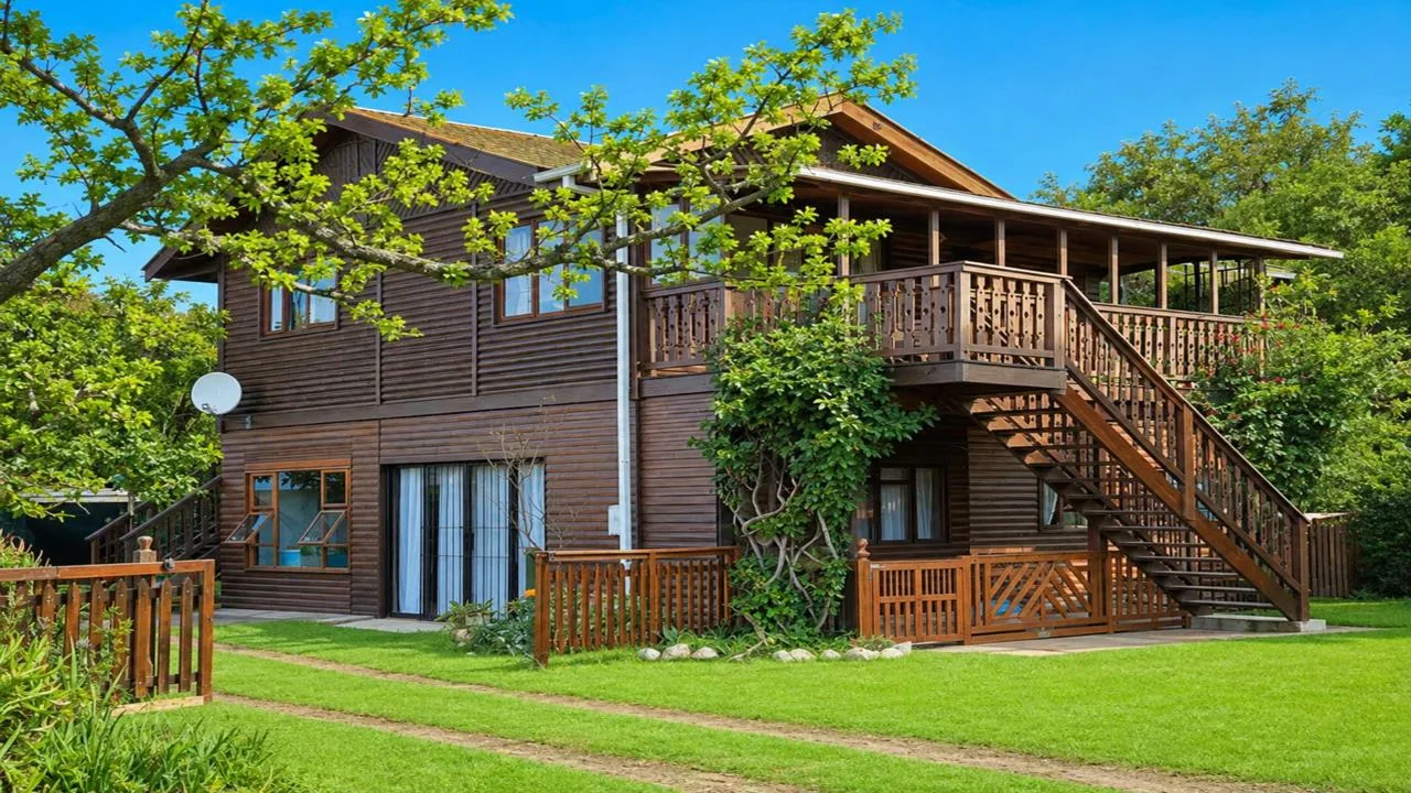 3 Bedroom House for sale in The Island