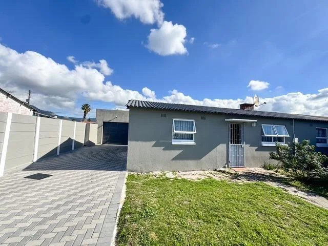 3 Bedroom House for sale in Steenberg
