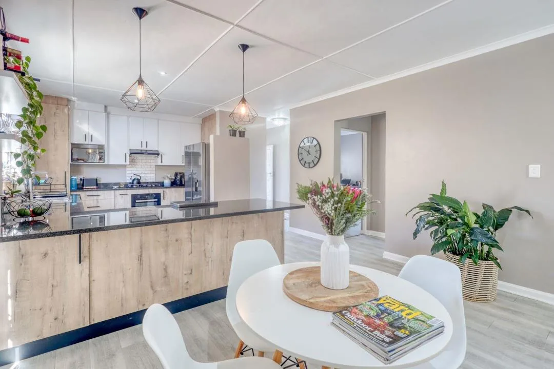 3 Bedroom Townhouse for sale in Beacon Bay