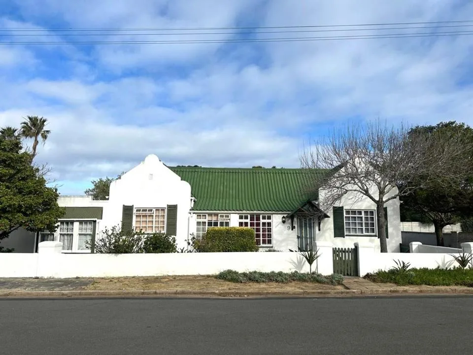 4 Bedroom House for sale in Westcliff