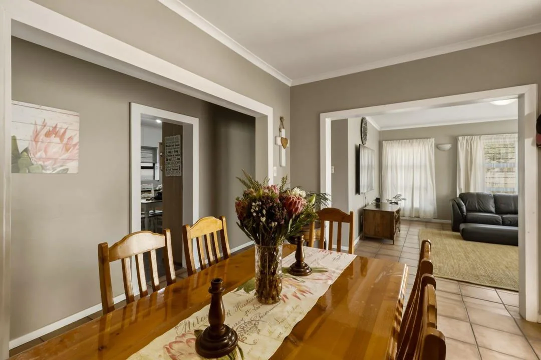 6 Bedroom House on auction in Strand North
