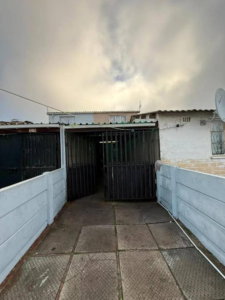 2 Bedroom House for sale in Bonteheuwel