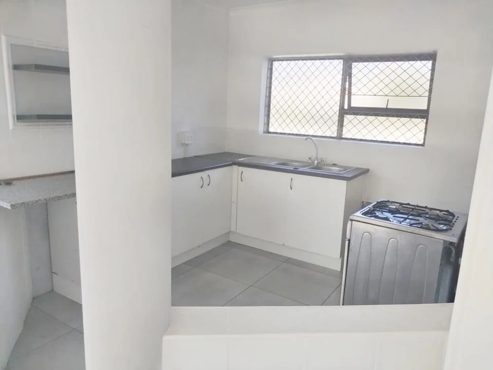 2 Bedroom Apartment / flat to rent in Broadwood