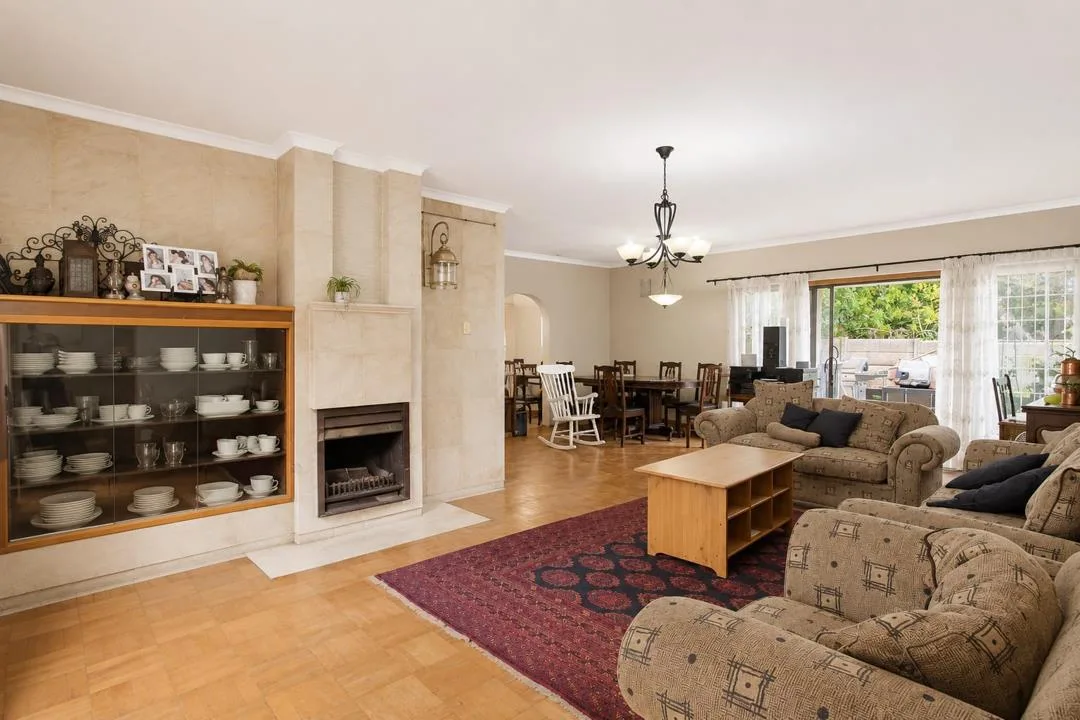 4 Bedroom House for sale in Loucharmante