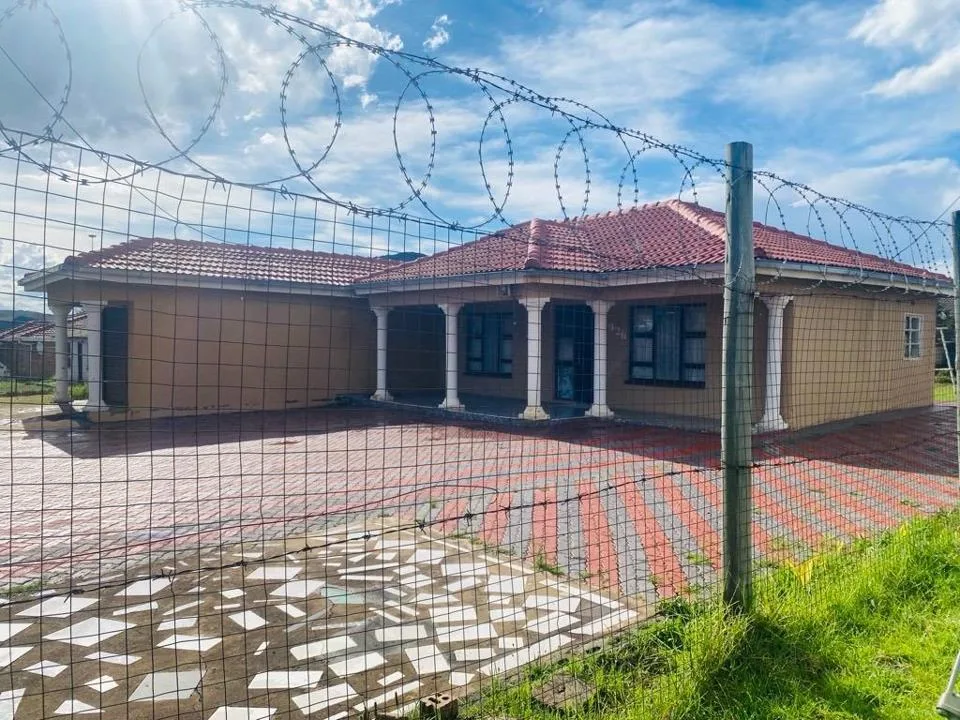 3 Bedroom House for sale in Ezibeleni