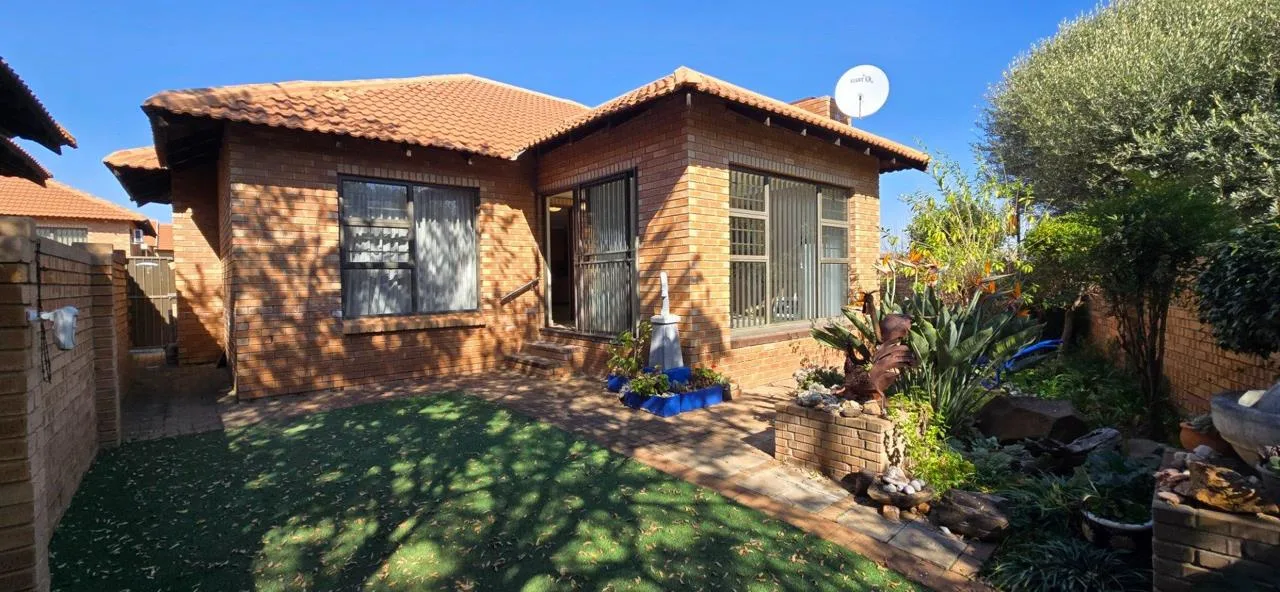 3 Bedroom Townhouse for sale in Shellyvale