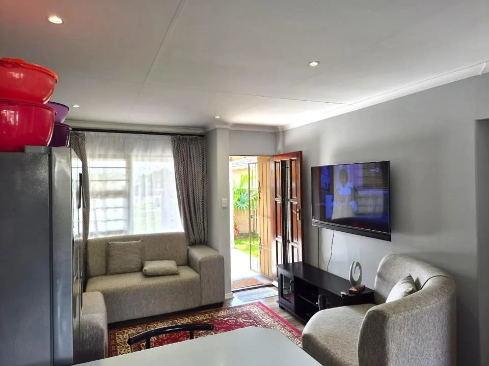 3 Bedroom Townhouse for sale in Lorraine