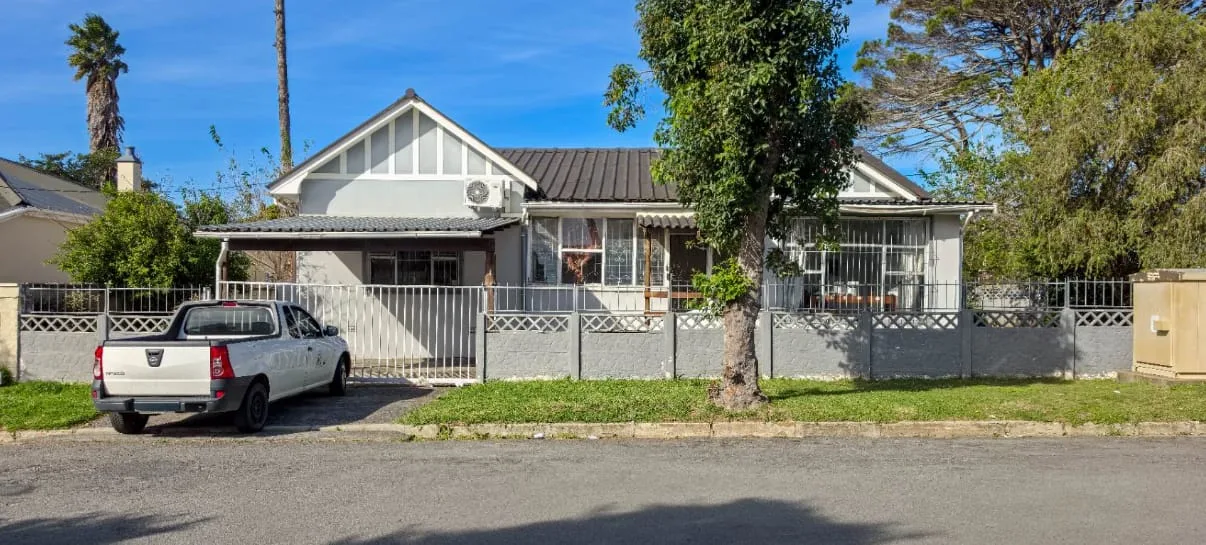 5 Bedroom House for sale in Selborne