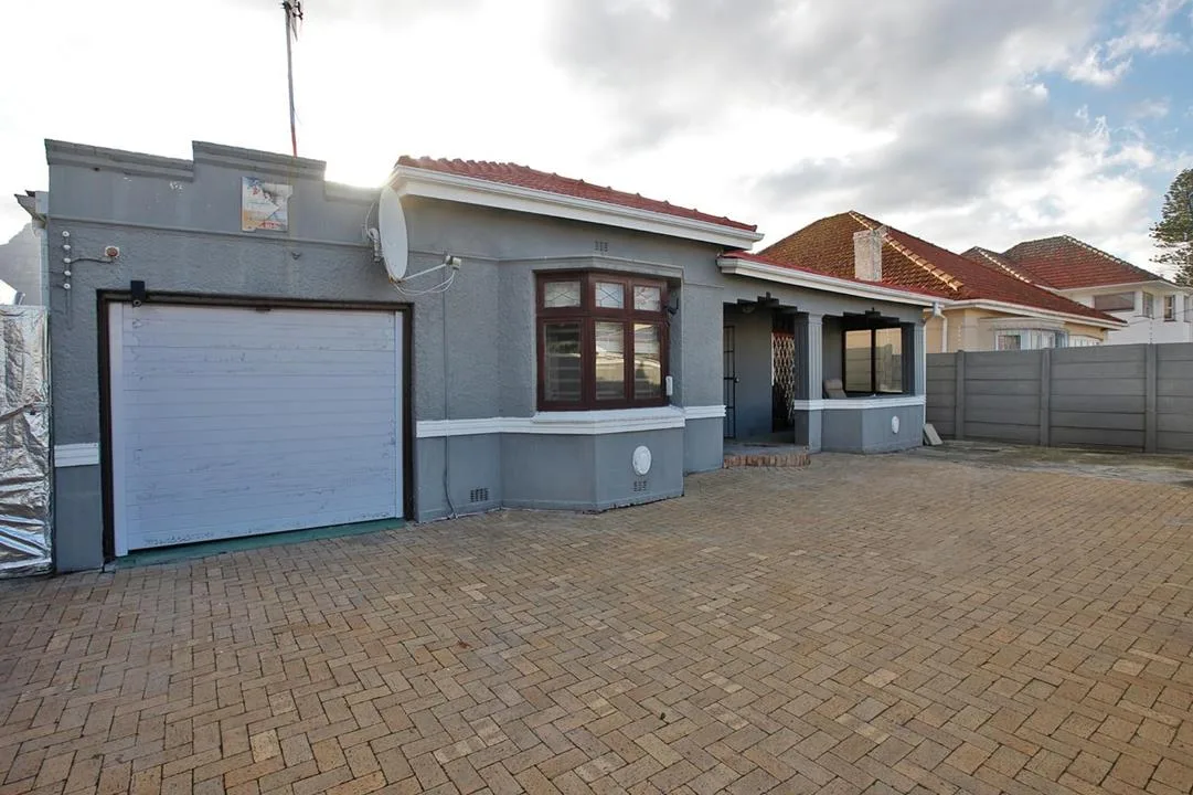 6 Bedroom House for sale in Claremont