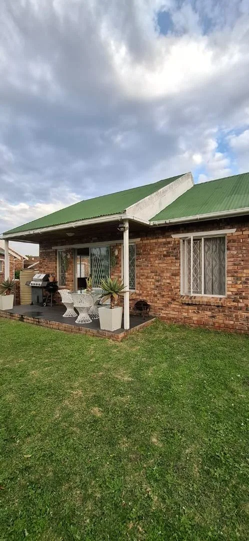 3 Bedroom Townhouse to rent in Lorraine