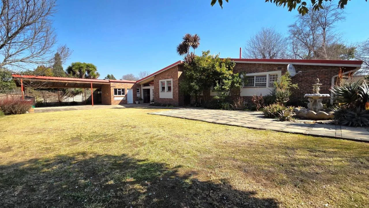 5 Bedroom House for sale in Panorama