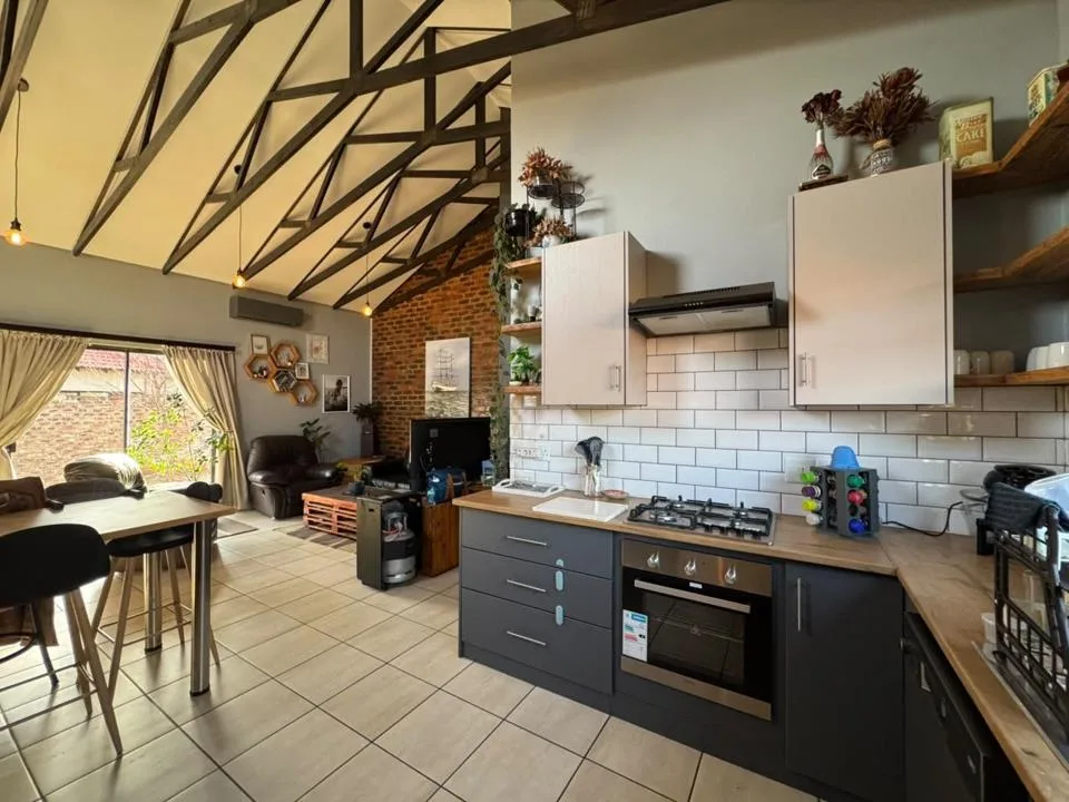 2 Bedroom Townhouse for sale in Mooivallei Park