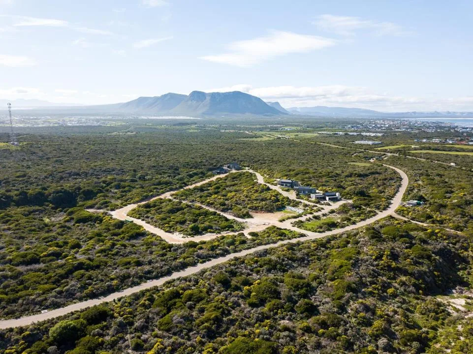 2 Bedroom House for sale in Romansbaai Estate