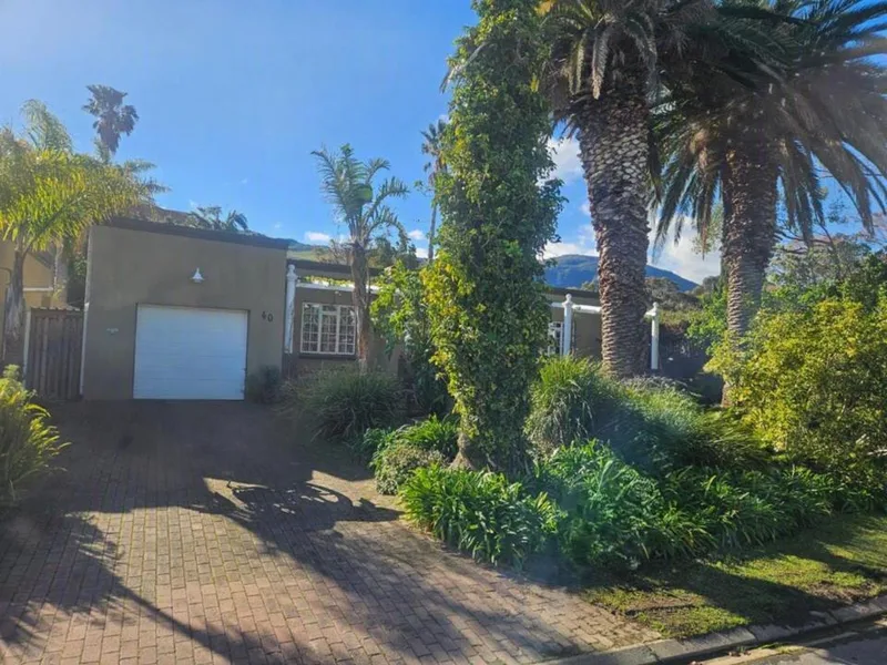 3 Bedroom House for sale in Kleinmond Central