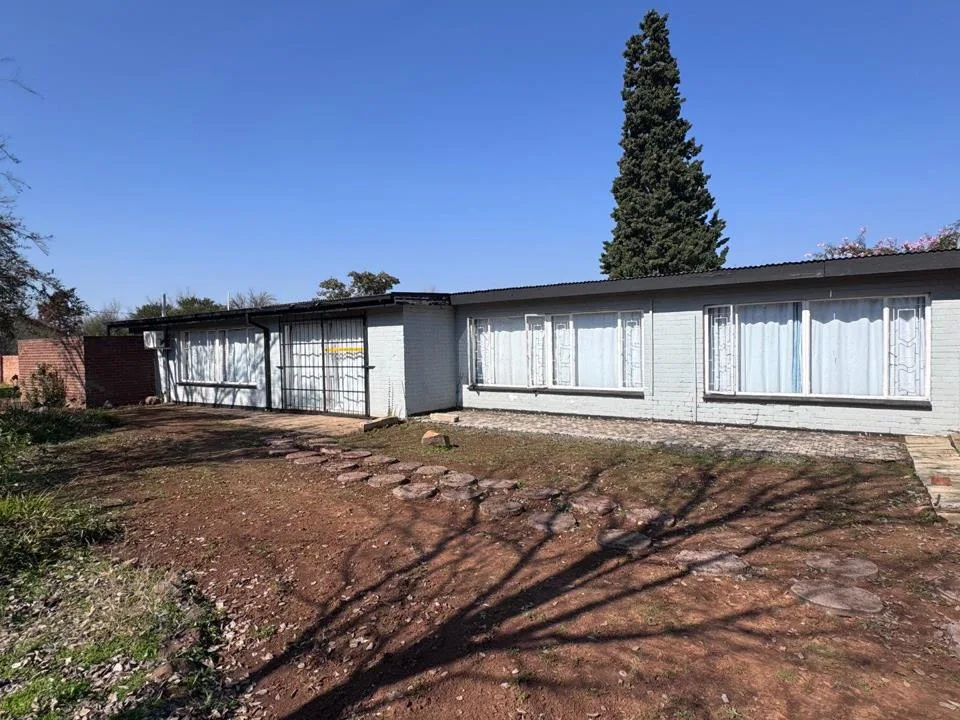 5 Bedroom House for sale in Universitas