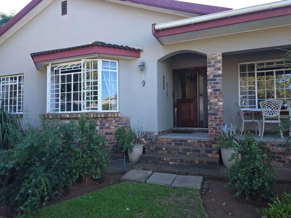 4 Bedroom House for sale in Vanes Estate