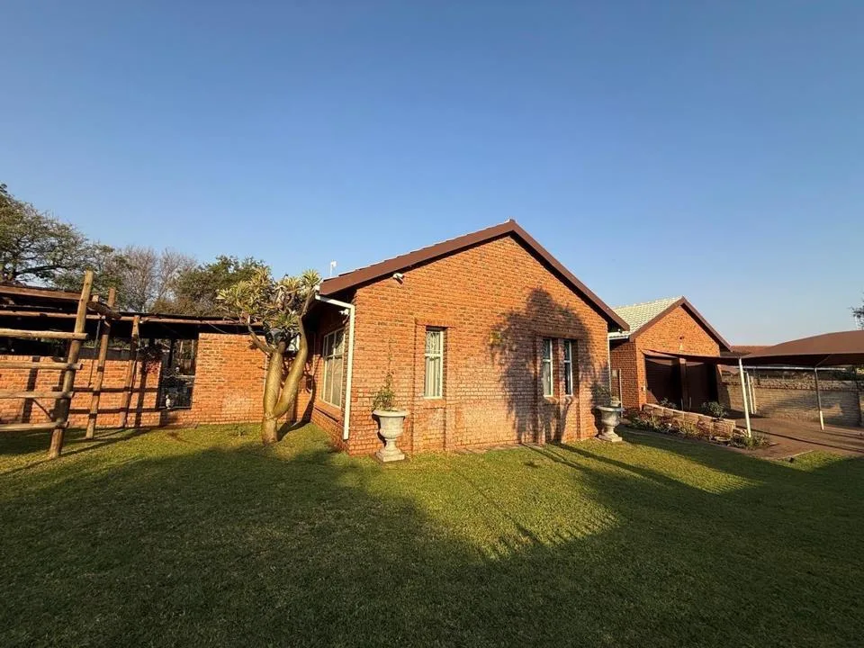 3 Bedroom House for sale in Chroompark