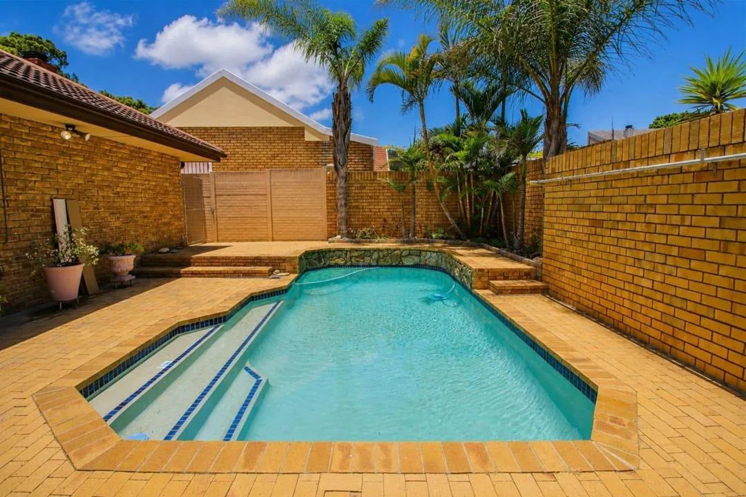 3 Bedroom House for sale in Plattekloof
