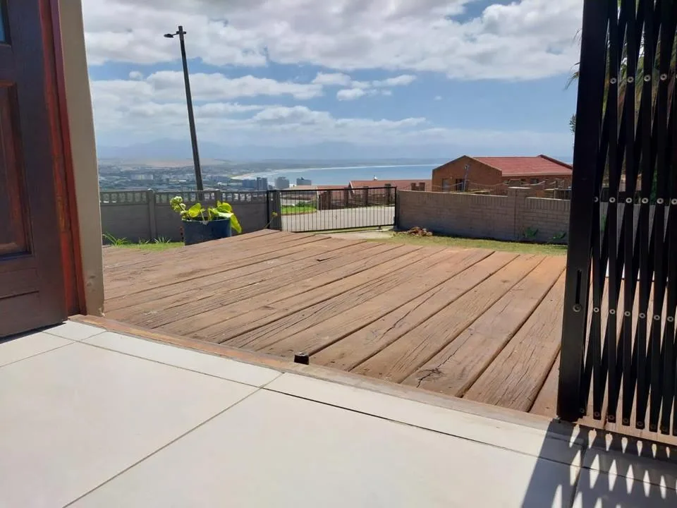 6 Bedroom House for sale in Mossel Bay Ext 13