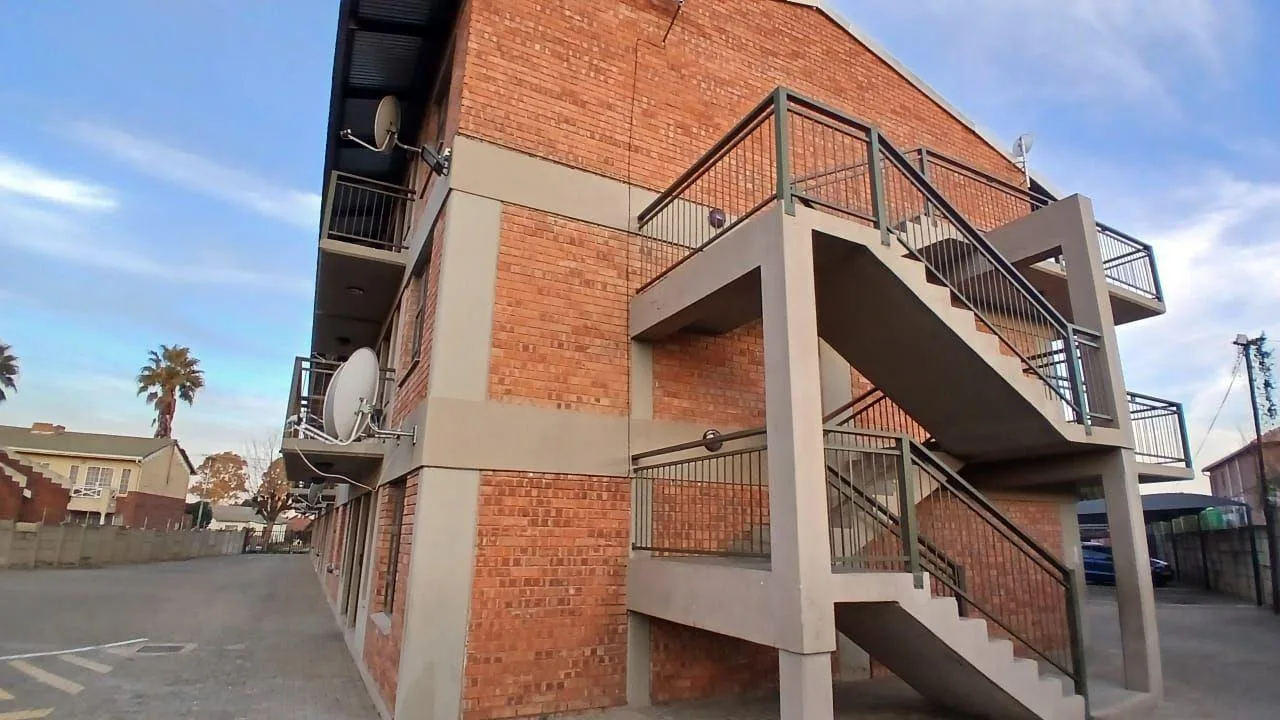 2 Bedroom Townhouse for sale in Ehrlich Park