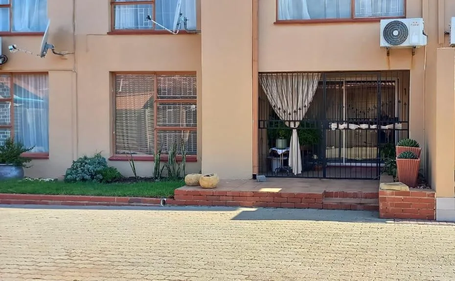 3 Bedroom Townhouse for sale in Flamingo Park