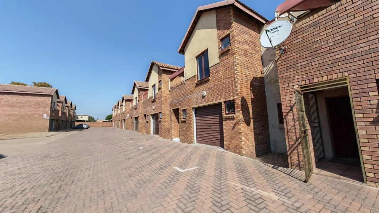3 Bedroom Townhouse for sale in Annadale