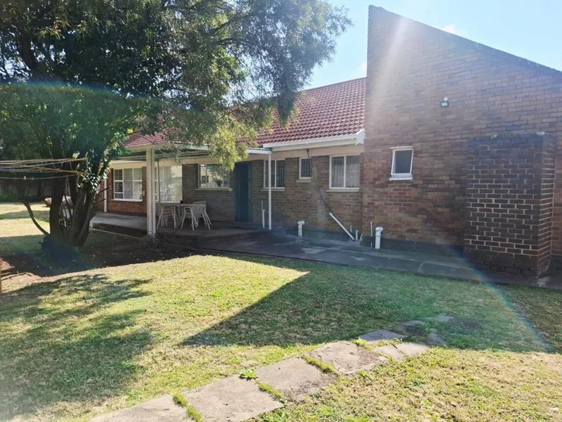 7 Bedroom House for sale in Brandwag