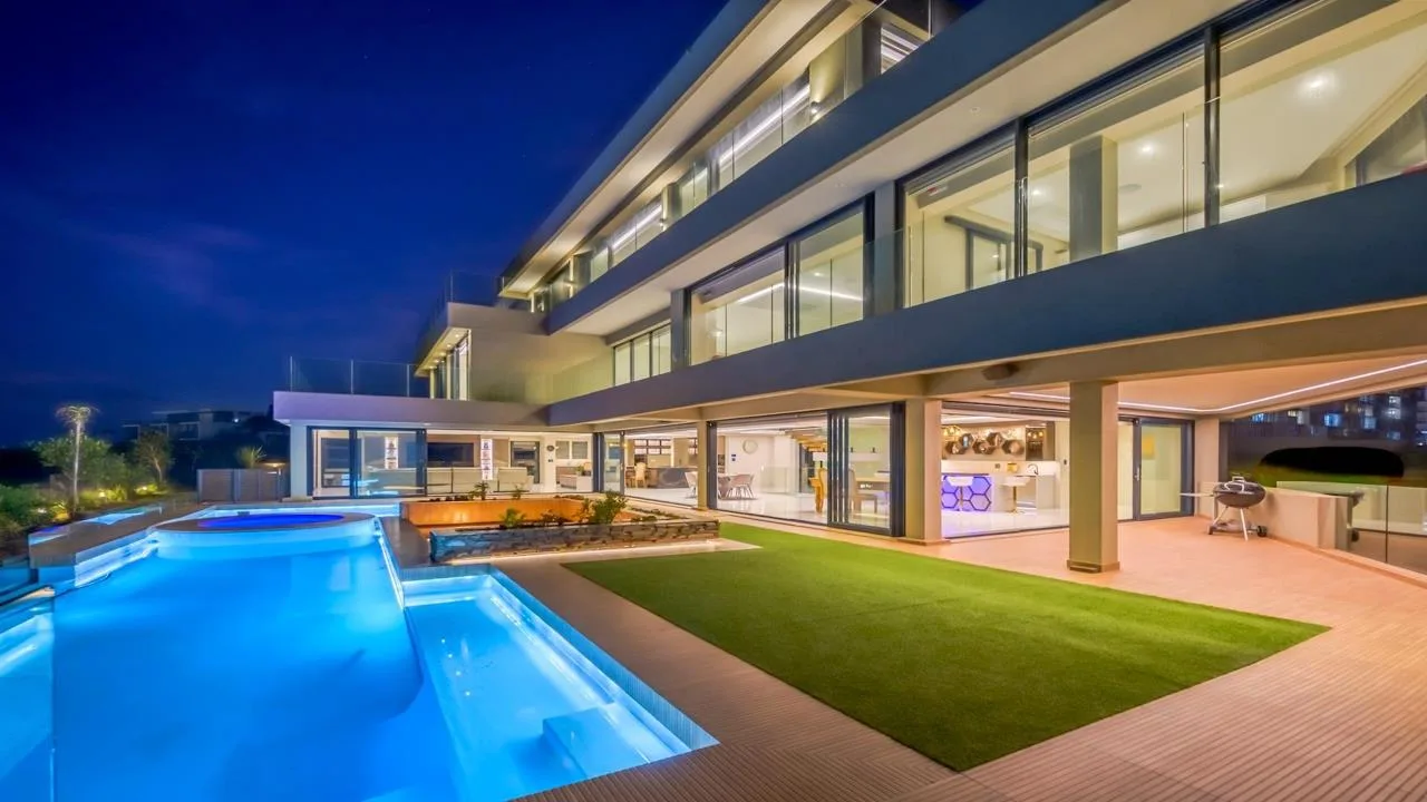 7 Bedroom House for sale in Sibaya Precinct
