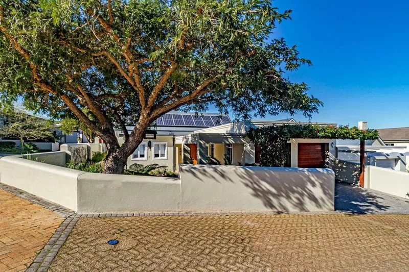 4 Bedroom House for sale in Schonenberg