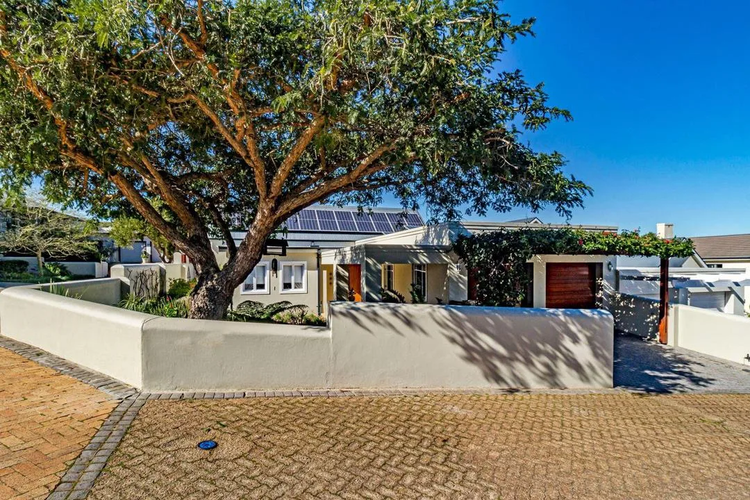 4 Bedroom House for sale in Schonenberg