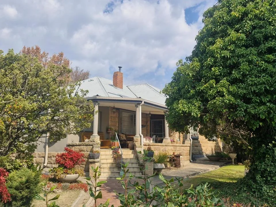 5 Bedroom House for sale in Eureka