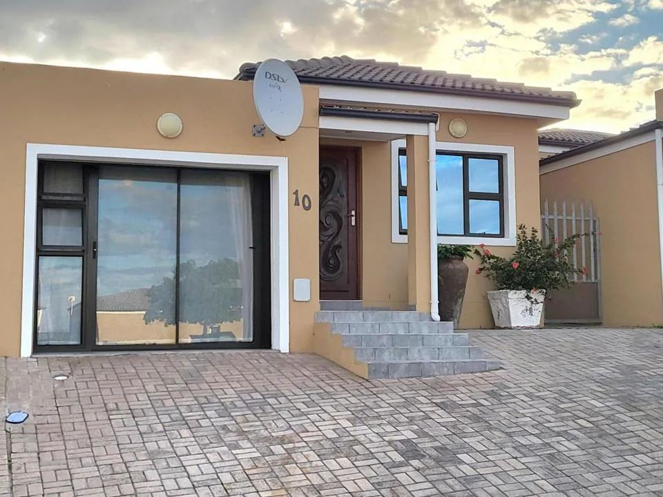 4 Bedroom House for sale in Saldanha Central